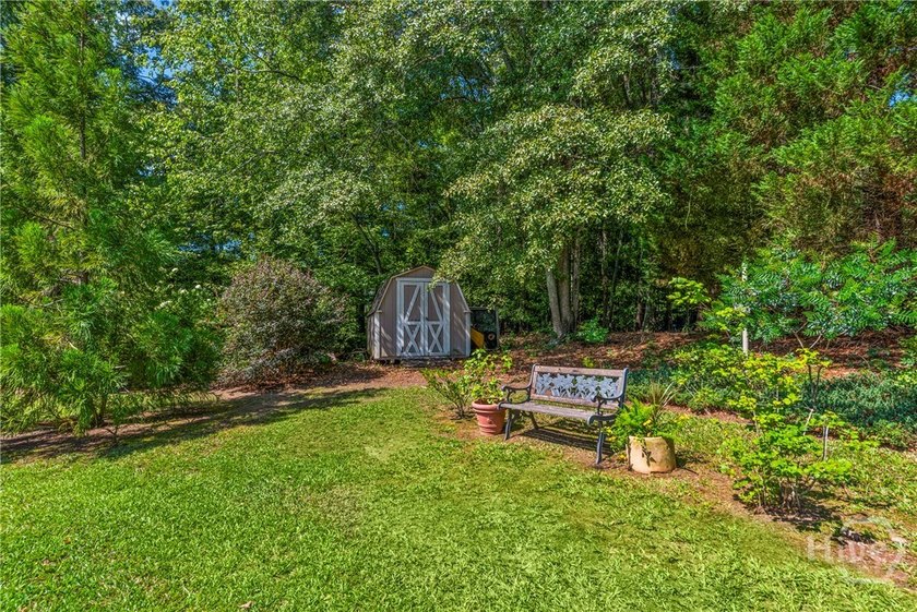Welcome home to this beautifully remodeled 3-bedroom, 2-bath - photo 8