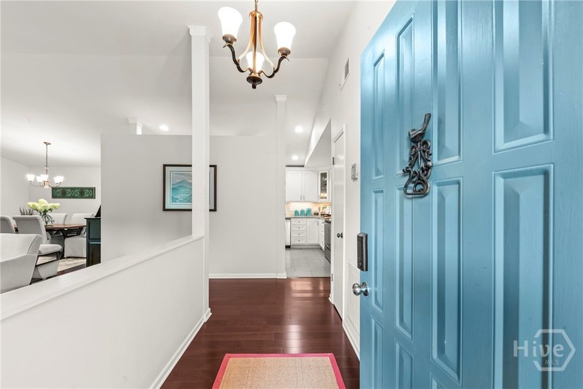 Welcome home to this beautifully remodeled 3-bedroom, 2-bath - photo 10