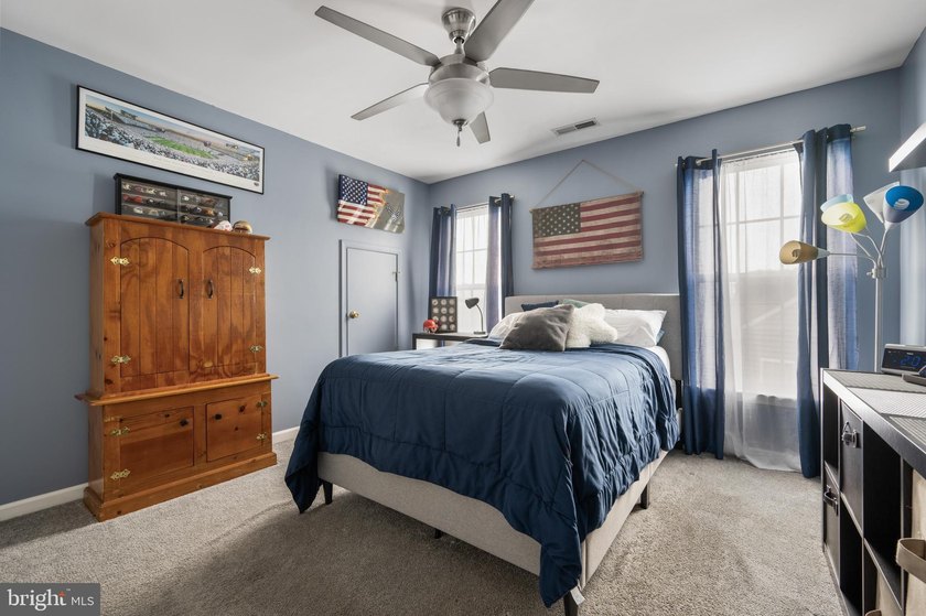 MOVE RIGHT IN, this spacious and contemporary four-bedroom home - photo 40