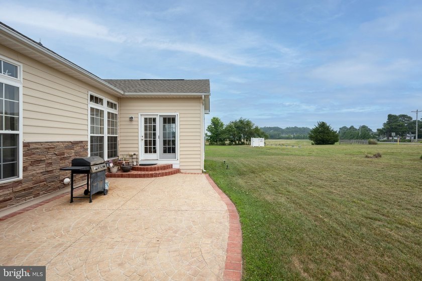 MOVE RIGHT IN, this spacious and contemporary four-bedroom home - photo 43