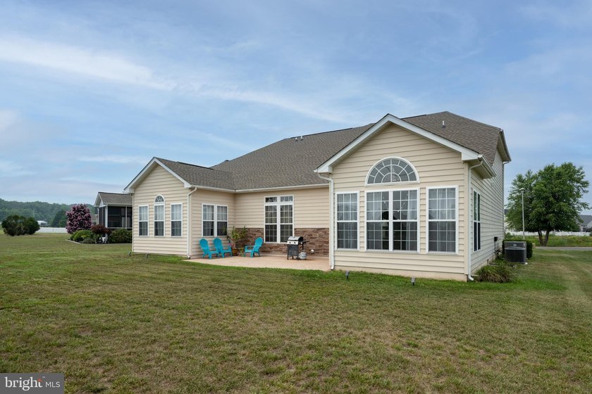 MOVE RIGHT IN, this spacious and contemporary four-bedroom home - photo 47