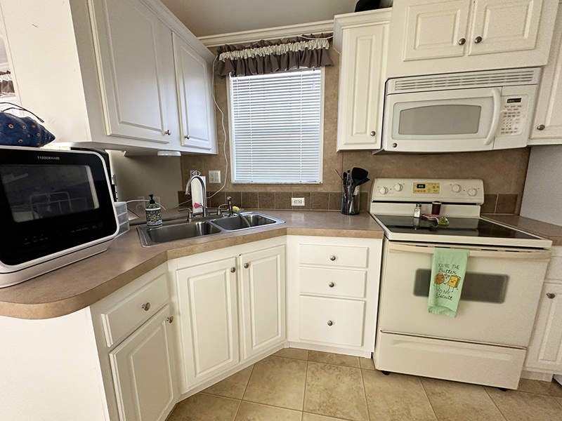 This charming 490 square feet Park Model home in Bonita Terra - photo 5