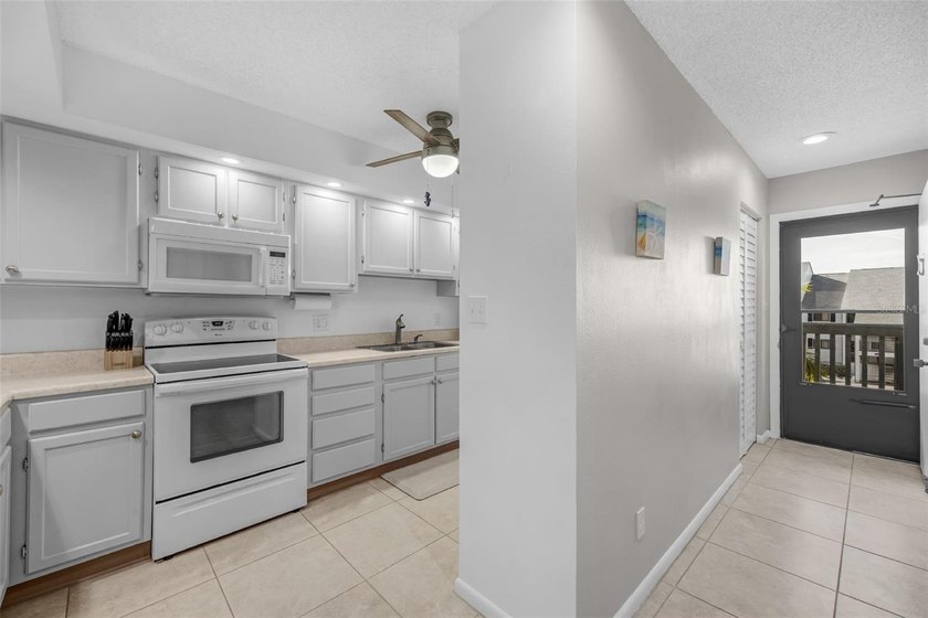 Fabulous Waterfront Community of Little Harbor. This 2 bedroom 2 - photo 7
