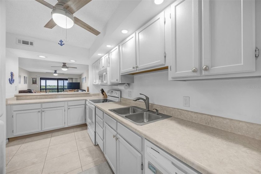 Fabulous Waterfront Community of Little Harbor. This 2 bedroom 2 - photo 10