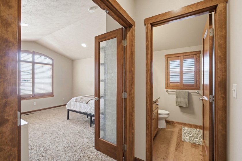 Welcome to this beautiful home in the gated community of Shelley - photo 11