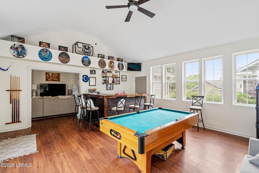 Welcome to 21 Caswell in the highly sought-after Picket Fences - photo 12