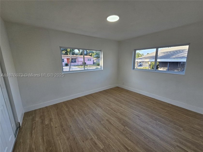 This beautiful house offers 3 bedrooms, 2 bathrooms ensuring - photo 14