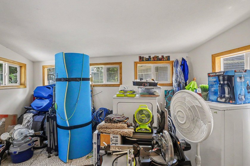 Welcome to this charming, turn key move-in-ready channel front - photo 17