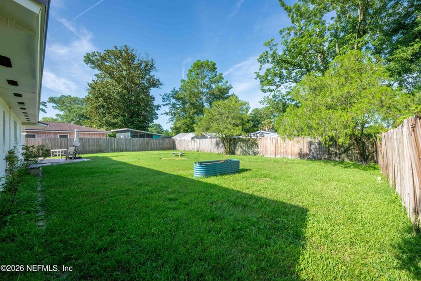 Welcome home to this charming, move-in-ready 3-bedroom, 2-bath - photo 20