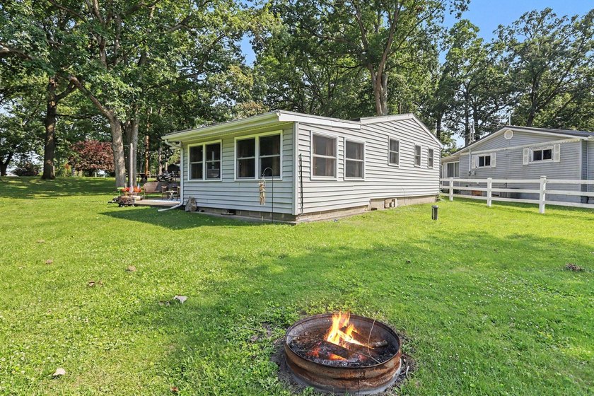 Welcome to this charming, turn key move-in-ready channel front - photo 21