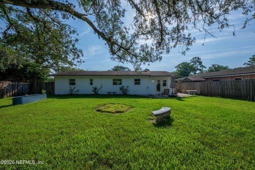 Welcome home to this charming, move-in-ready 3-bedroom, 2-bath - photo 21