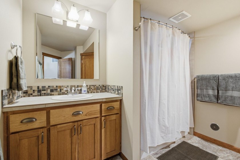 Welcome to this beautiful home in the gated community of Shelley - photo 21
