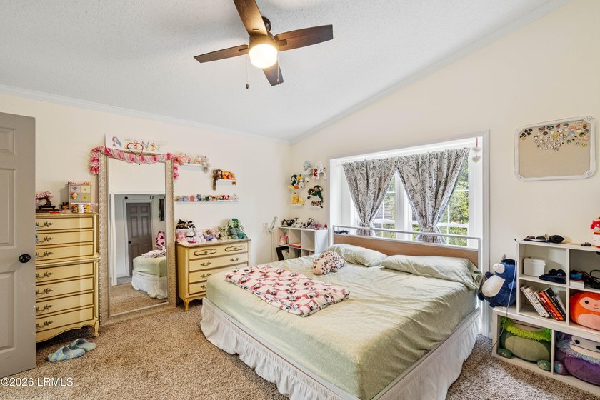 Welcome to 21 Caswell in the highly sought-after Picket Fences - photo 25