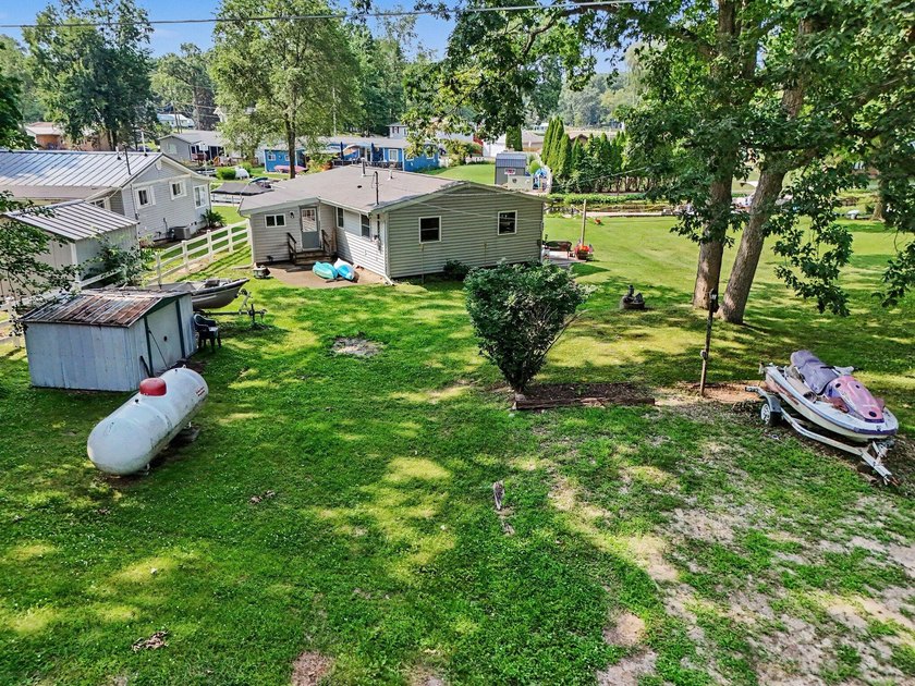 Welcome to this charming, turn key move-in-ready channel front - photo 27