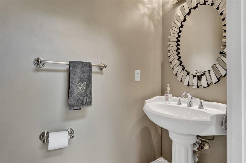 Stunning 4-bedroom home on a 1/4-acre corner lot at the end of a - photo 28