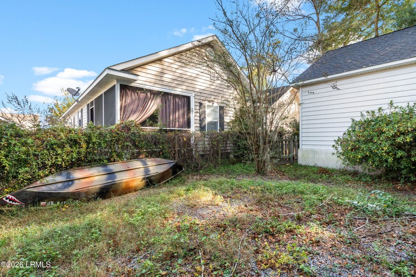 Welcome to 21 Caswell in the highly sought-after Picket Fences - photo 30