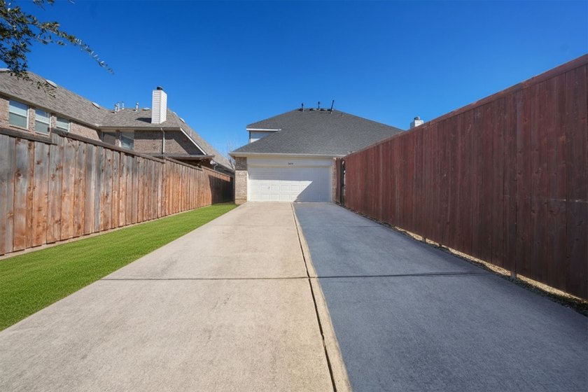 Welcome to this exceptional 4-bed, 3.5-bath home in the highly - photo 31