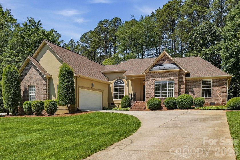 Beautifully Updated Ranch Home / 1.7 Private Acres (double lots) - photo 11