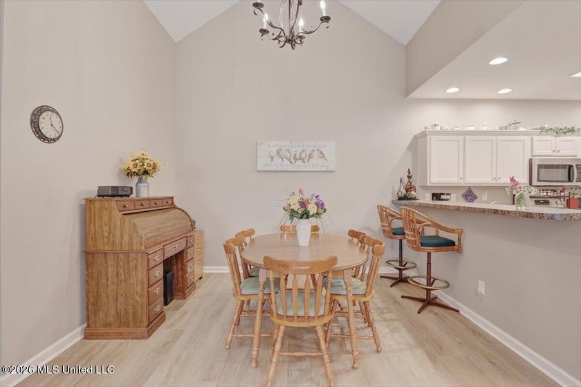 Welcome to this beautifully designed 2-bedroom, 2-bathroom - photo 14
