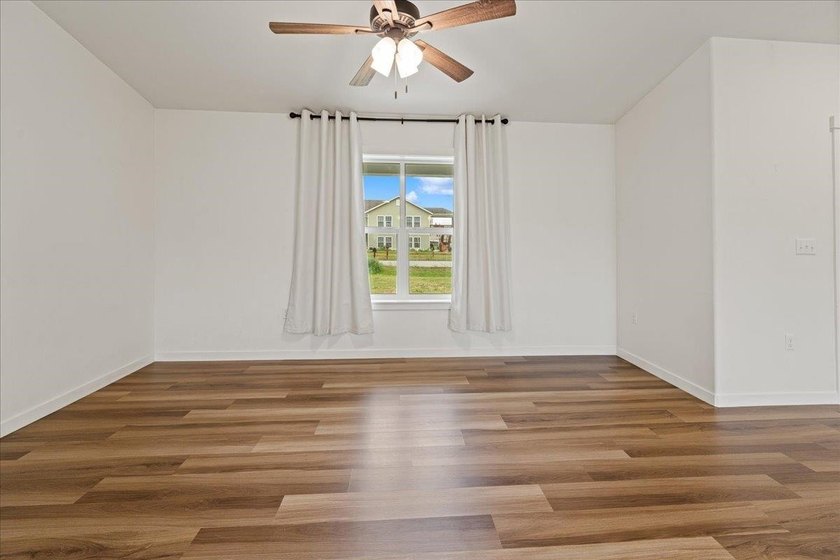 Stunning open-concept ranch in the City of North Pole, this one - photo 5