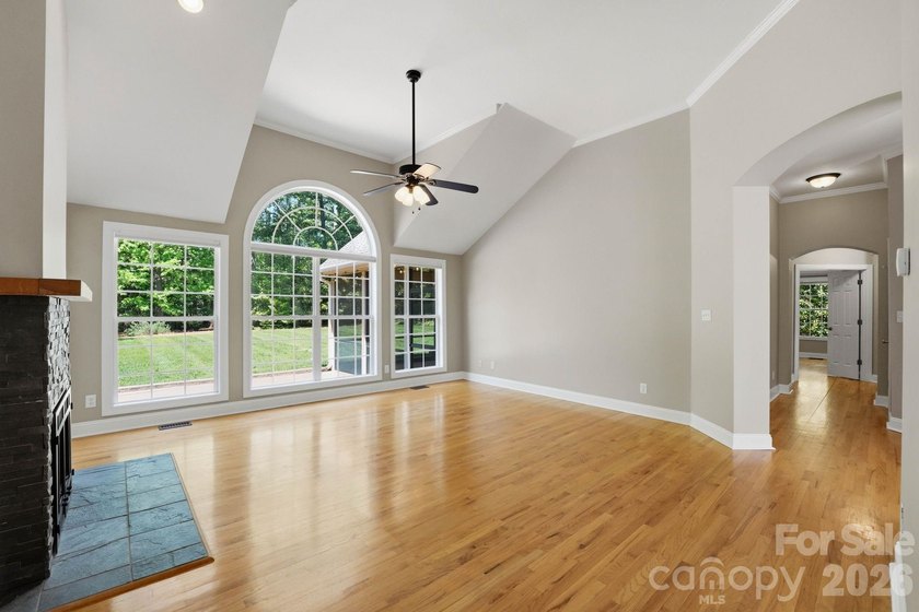 Beautifully Updated Ranch Home / 1.7 Private Acres (double lots) - photo 16