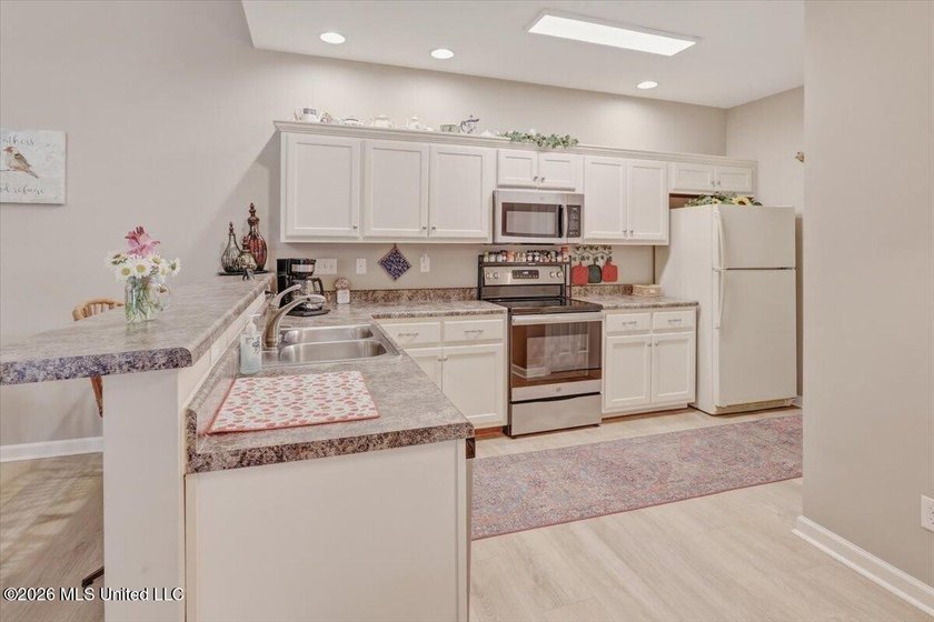 Welcome to this beautifully designed 2-bedroom, 2-bathroom - photo 16