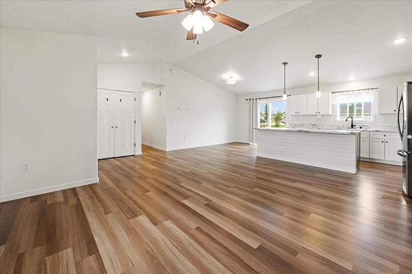 Stunning open-concept ranch in the City of North Pole, this one - photo 7