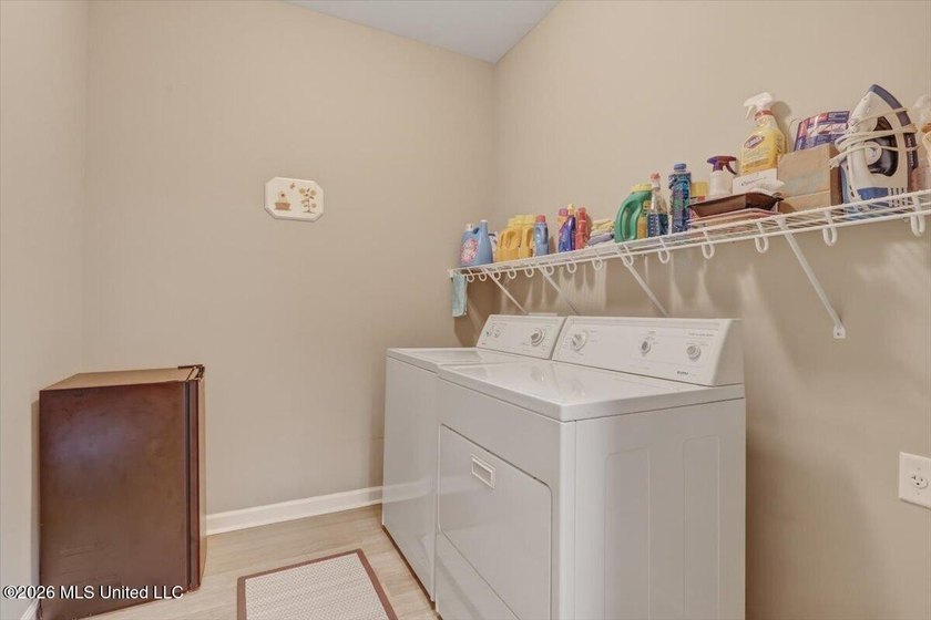 Welcome to this beautifully designed 2-bedroom, 2-bathroom - photo 18
