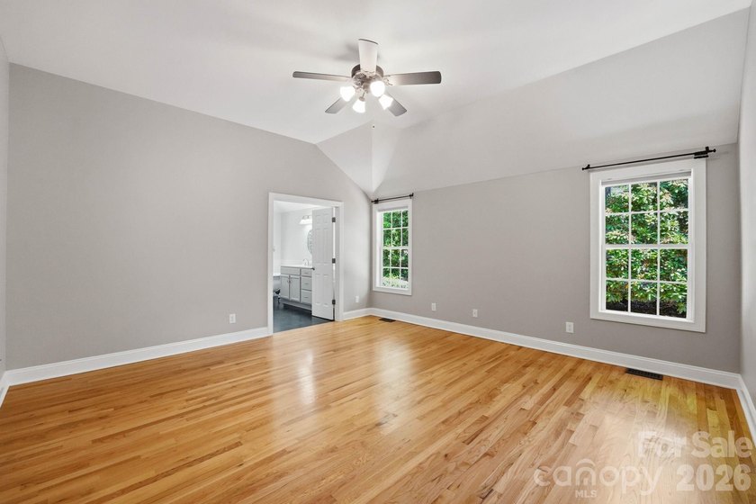 Beautifully Updated Ranch Home / 1.7 Private Acres (double lots) - photo 27