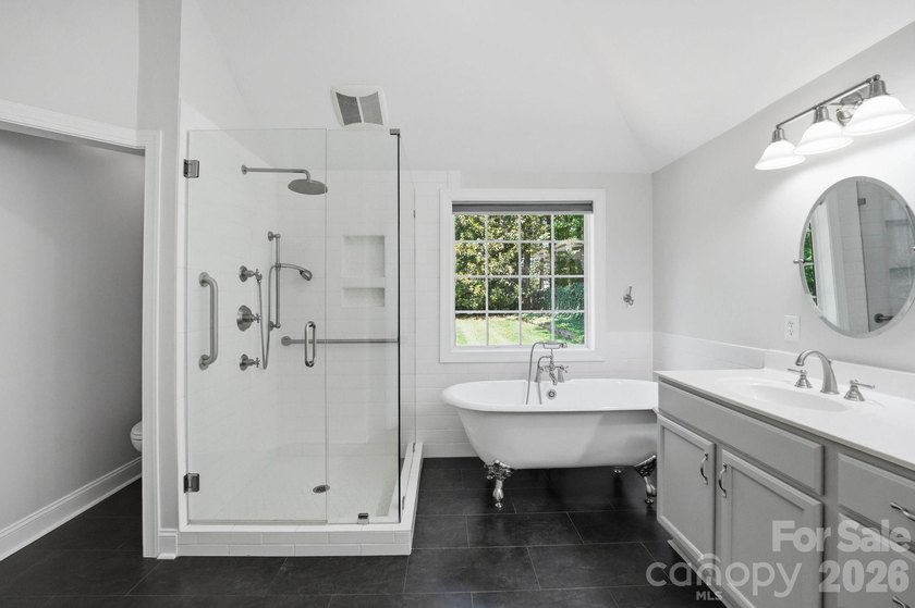 Beautifully Updated Ranch Home / 1.7 Private Acres (double lots) - photo 30