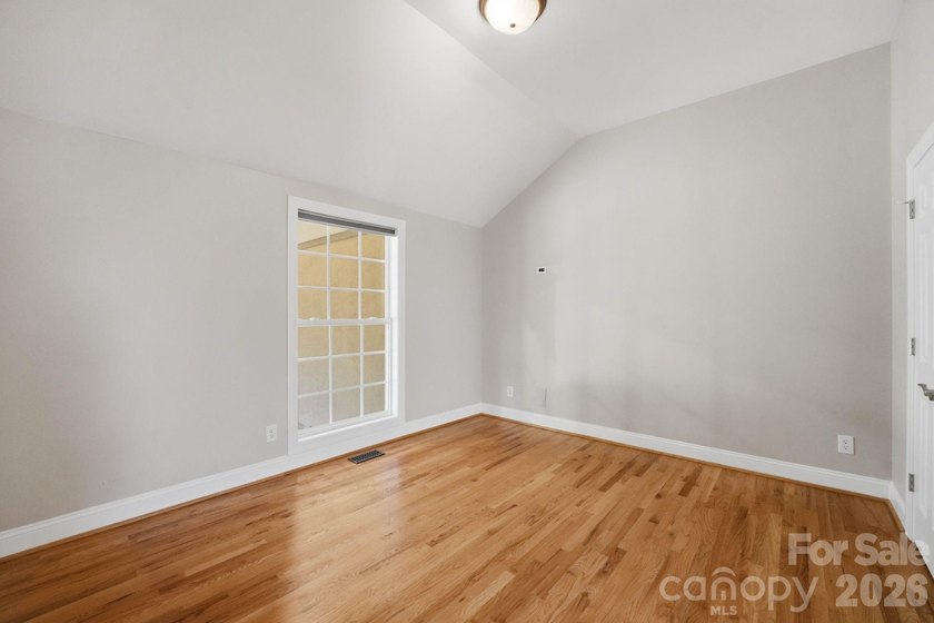 Beautifully Updated Ranch Home / 1.7 Private Acres (double lots) - photo 32