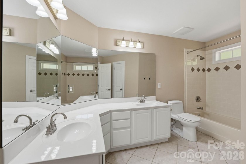 Beautifully Updated Ranch Home / 1.7 Private Acres (double lots) - photo 35
