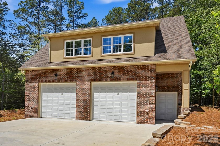 Beautifully Updated Ranch Home / 1.7 Private Acres (double lots) - photo 37