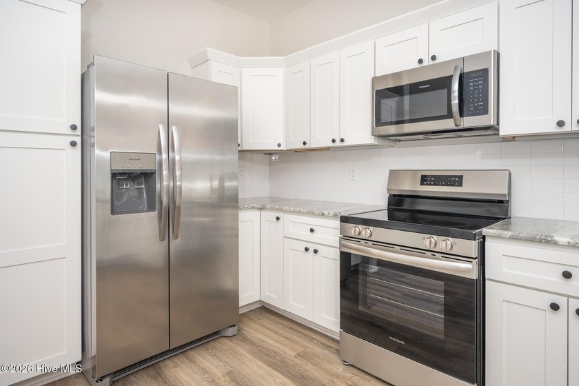 New construction home featuring 3 bedrooms and 2 bathrooms with - photo 10