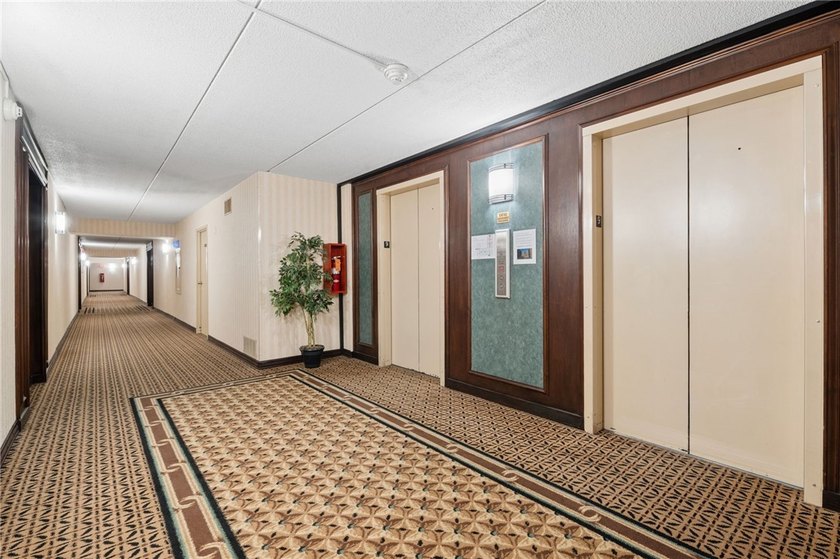 MOVE-IN CONDITION! OPEN CONCEPT! INCREDIBLE VIEWS! Enjoy low - photo 2