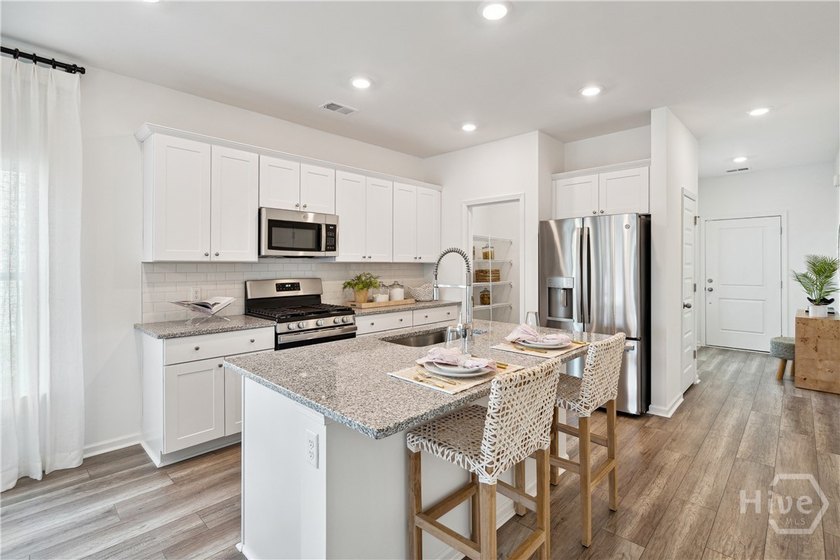 This cozy single-story Palmetto home design features an open - photo 4