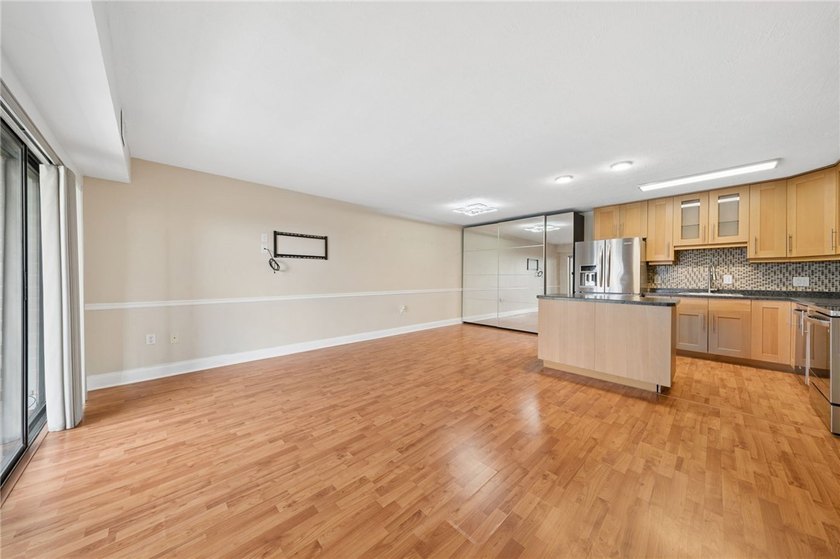 MOVE-IN CONDITION! OPEN CONCEPT! INCREDIBLE VIEWS! Enjoy low - photo 10