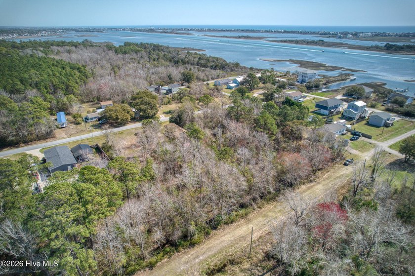 This nearly half-acre wooded lot in Snug Harbor offers the - photo 4
