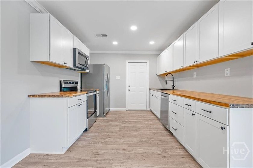 Recently Renovated Three Bedroom, 2 Full Bath Split Bedroom Open - photo 9