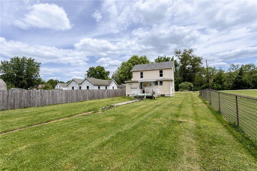 Opportunity awaits! This 2 bedroom 1 bath home is ready for your - photo 5