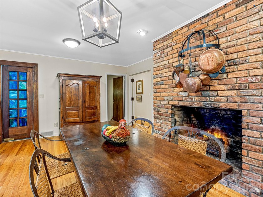 Tucked away at the end of a quiet dead-end road, 5 Hillcrest - photo 16