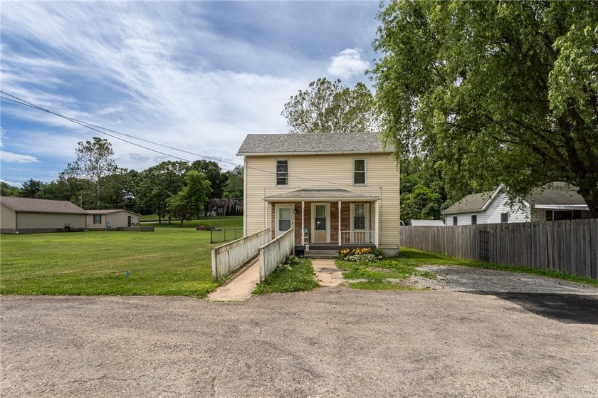 Opportunity awaits! This 2 bedroom 1 bath home is ready for your - photo 7