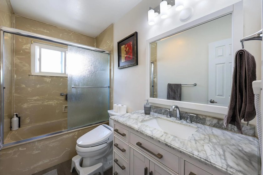 Welcome to Point Loma living in this beautifully updated - photo 18