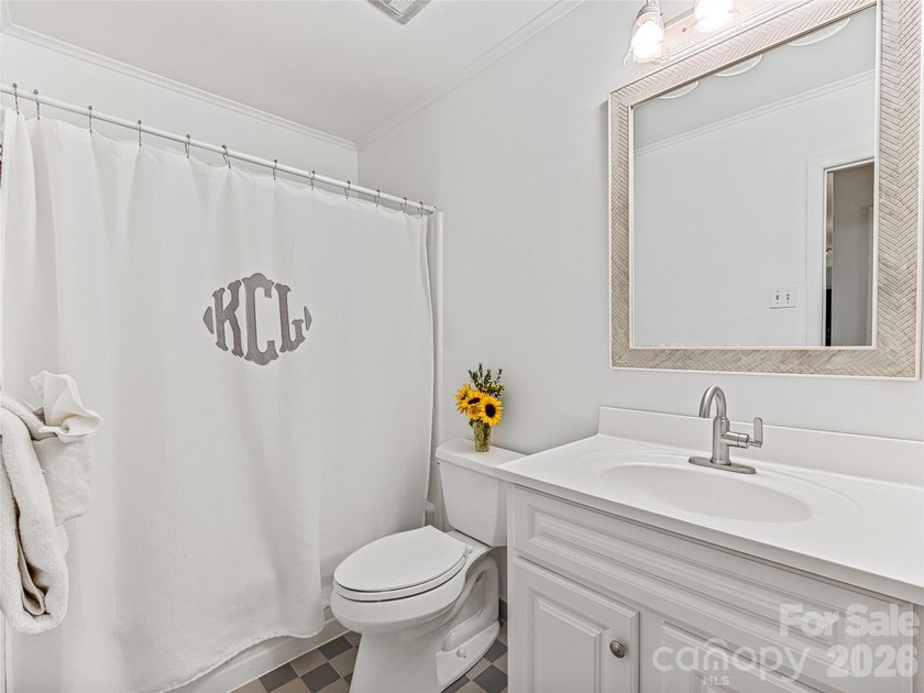 Tucked away at the end of a quiet dead-end road, 5 Hillcrest - photo 23