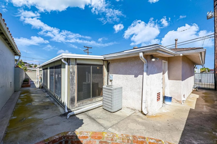 Welcome to Point Loma living in this beautifully updated - photo 25