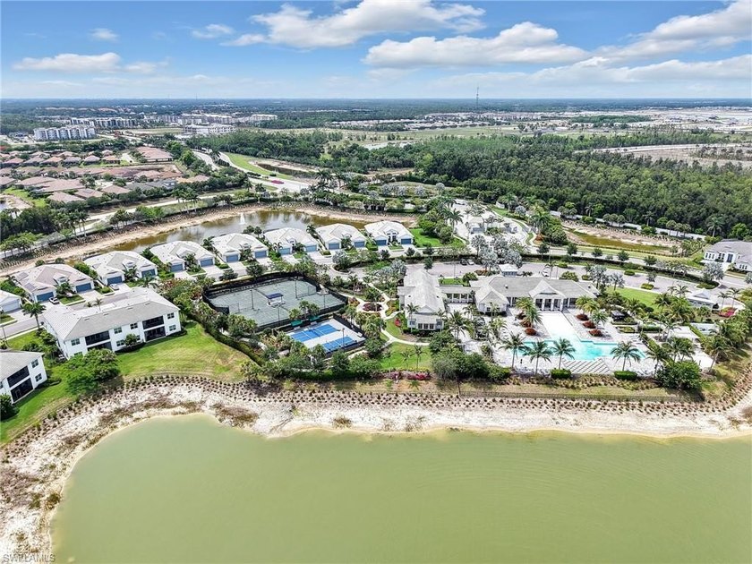 This beautifully maintained 3-bedroom, 2-bath pool villa offers - photo 33