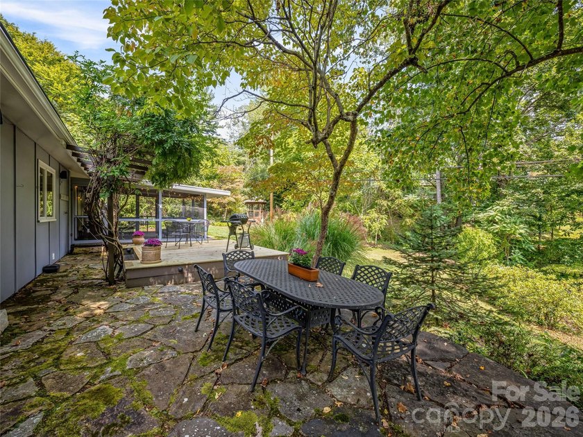 Tucked away at the end of a quiet dead-end road, 5 Hillcrest - photo 36