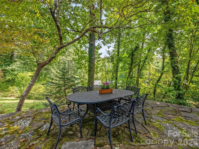 Tucked away at the end of a quiet dead-end road, 5 Hillcrest - photo 37
