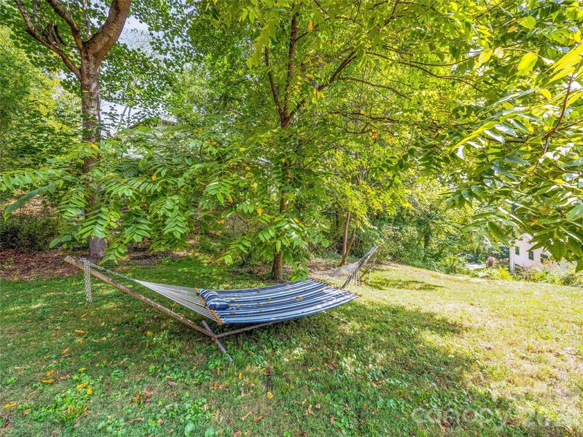 Tucked away at the end of a quiet dead-end road, 5 Hillcrest - photo 39