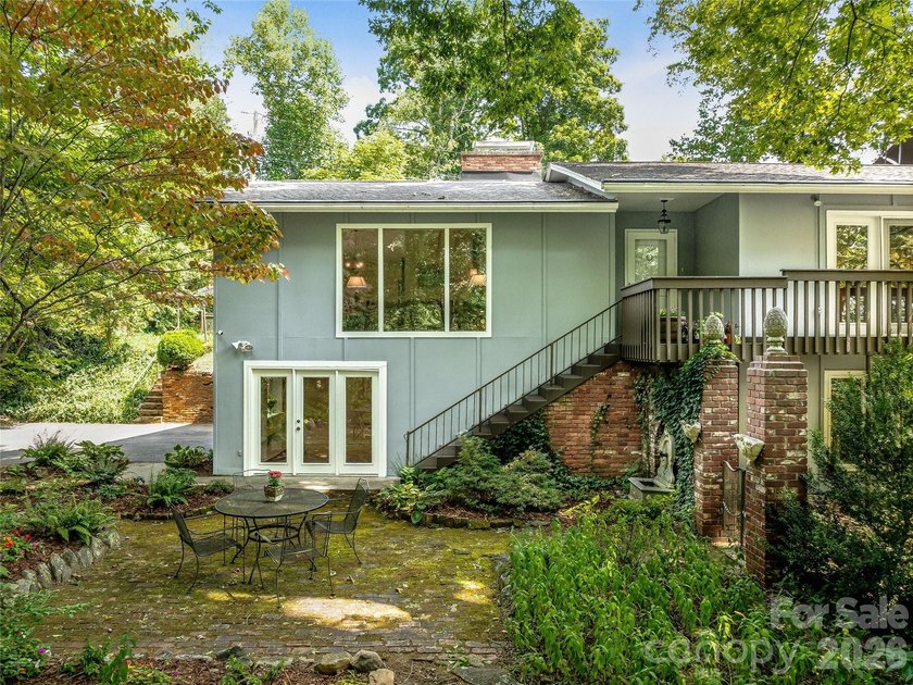 Tucked away at the end of a quiet dead-end road, 5 Hillcrest - photo 45